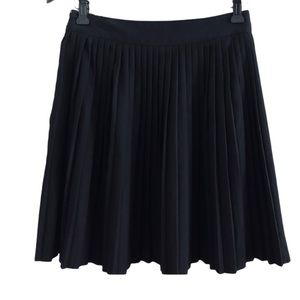 H&M pleated midi  black skirt great condition